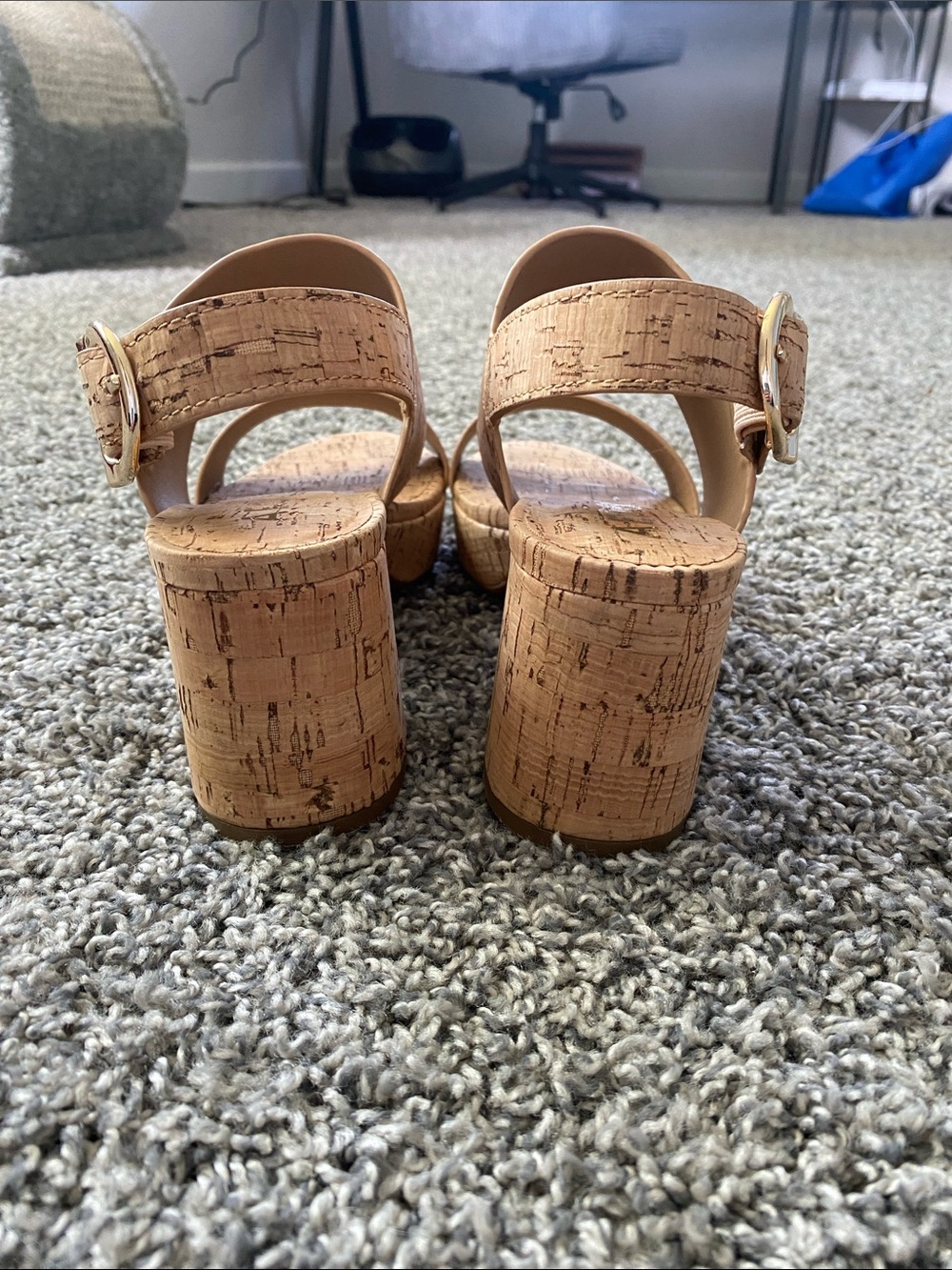 AEROSOLES Cork-Textured Tan Heeled Sandals - Picture 6 of 8